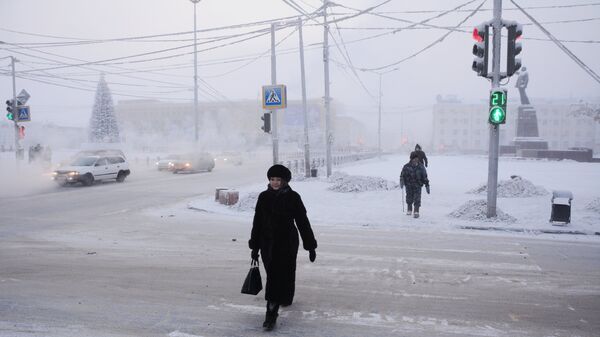 Местные жители на проспекте Ленина в городе Якутске Местные жители на проспекте Ленина в городе Якутске