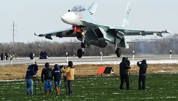 Посадка тяжелого истребителя Су-30М2 на автотрассу в Ростовской области. 17 января 2018 Посадка тяжелого истребителя Су-30М2 на автотрассу в Ростовской области. 17 января 2018