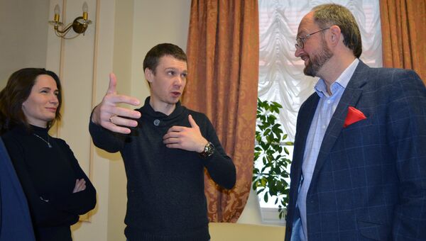 Директор АНО «Детский хоспис» протоиерей Александр Ткаченко (справа) и участник Кибердружины Директор АНО «Детский хоспис» протоиерей Александр Ткаченко (справа) и участник Кибердружины