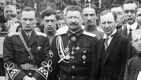 Адмирал А. В. Колчак, генерал М. М. Плешков, генеральный консул Попов. Харбин, лето 1918 года Адмирал А. В. Колчак, генерал М. М. Плешков, генеральный консул Попов. Харбин, лето 1918 года