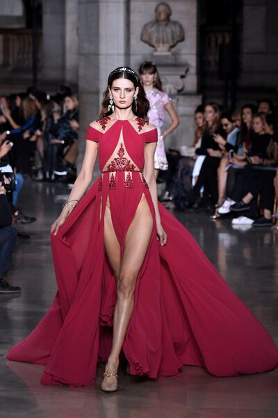 Показ коллекции Georges Hobeika в рамках Недели высокой моды в Париже Показ коллекции Georges Hobeika в рамках Недели высокой моды в Париже