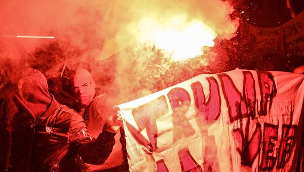 Участники митинга в Цюрихе в протест поездки Дональда Трампа на Всемирный экономический форум в Давосе. 23 января 2018 Участники митинга в Цюрихе в протест поездки Дональда Трампа на Всемирный экономический форум в Давосе. 23 января 2018