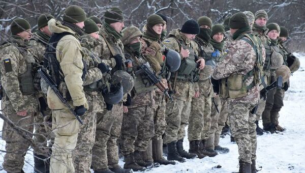 Военнослужащие вооруженных сил Украины на линии разграничения в Донбассе Военнослужащие вооруженных сил Украины на линии разграничения в Донбассе