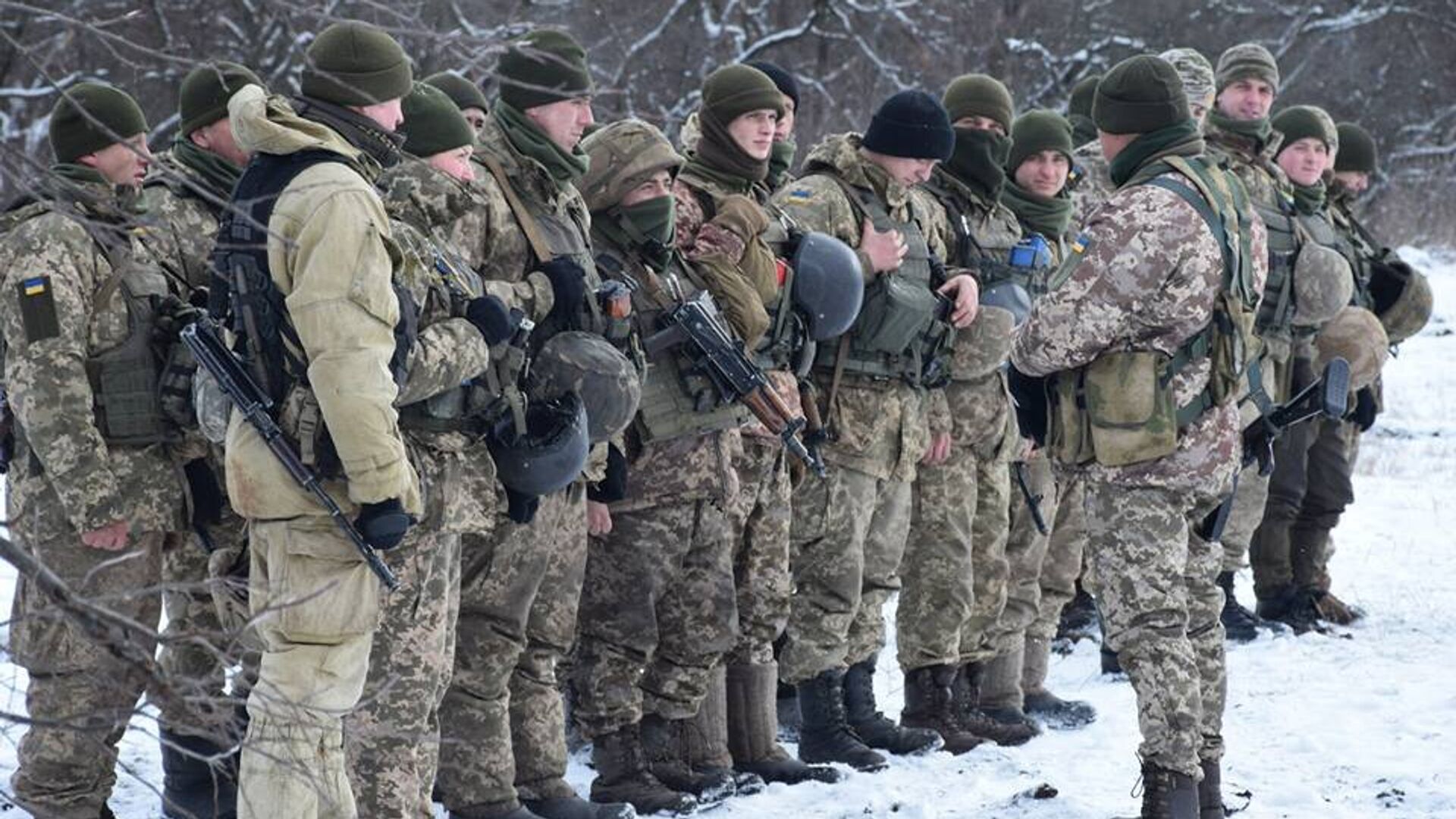 Военнослужащие вооруженных сил Украины на линии разграничения в Донбассе Военнослужащие вооруженных сил Украины на линии разграничения в Донбассе - РИА Новости, 1920, 28.02.2021