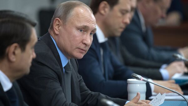 Владимир Путин во время заседания президиума Государственного совета РФ. Архивное фото Владимир Путин во время заседания президиума Государственного совета РФ. Архивное фото