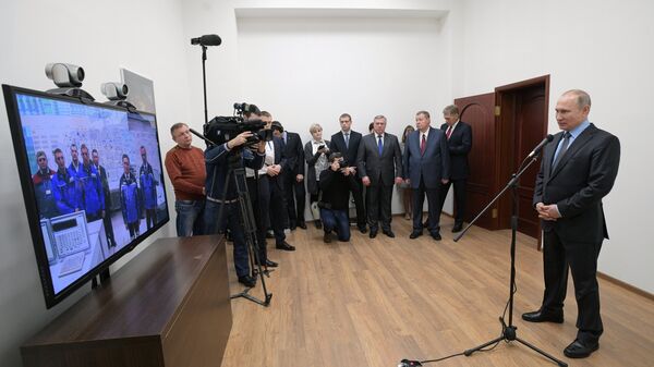 Владимир Путин во время видеоконференции по случаю запуска четвертого энергоблока Ростовской АЭС. 1 февраля 2018 Владимир Путин во время видеоконференции по случаю запуска четвертого энергоблока Ростовской АЭС. 1 февраля 2018