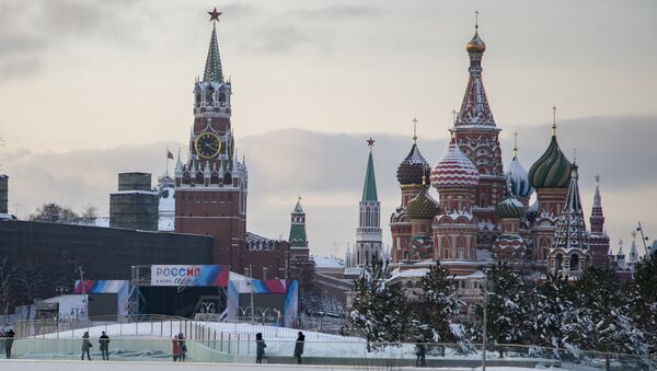 Вид на Московский Кремль из природно-ландшафтного парка Зарядье Вид на Московский Кремль из природно-ландшафтного парка Зарядье