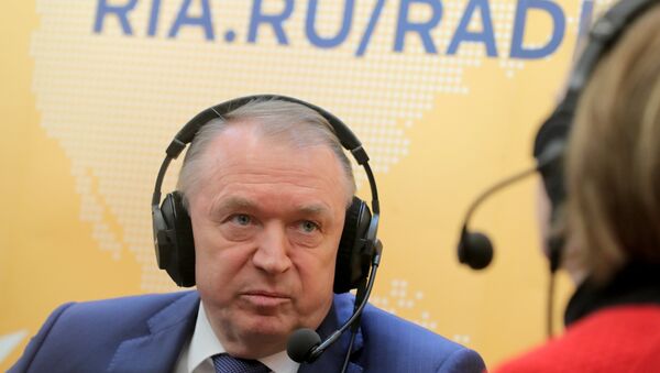 Президент Торгово-промышленной палаты РФ Сергей Катырин дает интервью в студии радио Sputnik на полях недели российского бизнеса 2018 Президент Торгово-промышленной палаты РФ Сергей Катырин дает интервью в студии радио Sputnik на полях недели российского бизнеса 2018