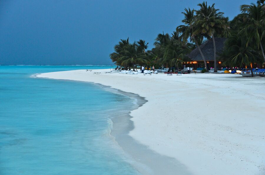 На пляже отеля Meeru Island Resort & Spa на Мальдивах На пляже отеля Meeru Island Resort & Spa на Мальдивах