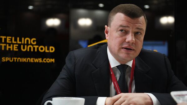 Губернатор Тамбовской области Александр Никитин во время интервью на Российском инвестиционном форуме в Сочи Губернатор Тамбовской области Александр Никитин во время интервью на Российском инвестиционном форуме в Сочи