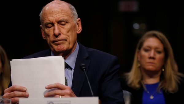Директор Национальной разведки США Дэн Коутс на слушании доклада Всемирные угрозы в Сенатском комитете по разведке в Вашингтоне. 13 февраля 2018 Директор Национальной разведки США Дэн Коутс на слушании доклада Всемирные угрозы в Сенатском комитете по разведке в Вашингтоне. 13 февраля 2018