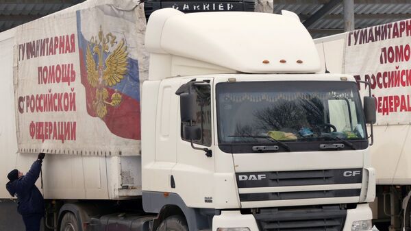 Автомобиль конвоя МЧС России с гуманитарной помощью для жителей Донбасса. Архивное фото Автомобиль конвоя МЧС России с гуманитарной помощью для жителей Донбасса. Архивное фото