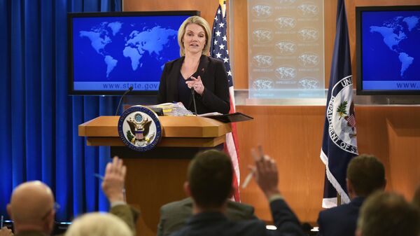 Официальный представитель Госдепартамента США Хизер Науэрт во время брифинга Официальный представитель Госдепартамента США Хизер Науэрт во время брифинга