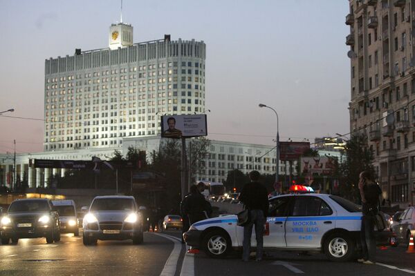 На месте происшествия , где в центре Москвы убит экс-депутат Государственной Думы РФ Руслан Ямадаев, работают сотрудники правоохранительных органов. На месте происшествия , где в центре Москвы убит экс-депутат Государственной Думы РФ Руслан Ямадаев, работают сотрудники правоохранительных органов.
