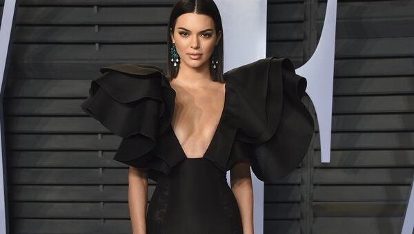 Модель Кендалл Дженнер на Vanity Fair Oscar Party. 4 марта 2018 года Модель Кендалл Дженнер на Vanity Fair Oscar Party. 4 марта 2018 года