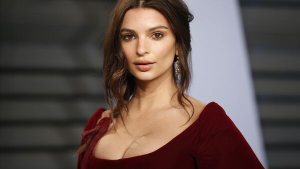 Американская модель Эмили Ратайковски на Vanity Fair Oscar Party. 4 марта 2018 года Американская модель Эмили Ратайковски на Vanity Fair Oscar Party. 4 марта 2018 года