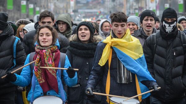 Участники акций за евроинтеграцию Украины во время шествия по Крещатику Участники акций за евроинтеграцию Украины во время шествия по Крещатику