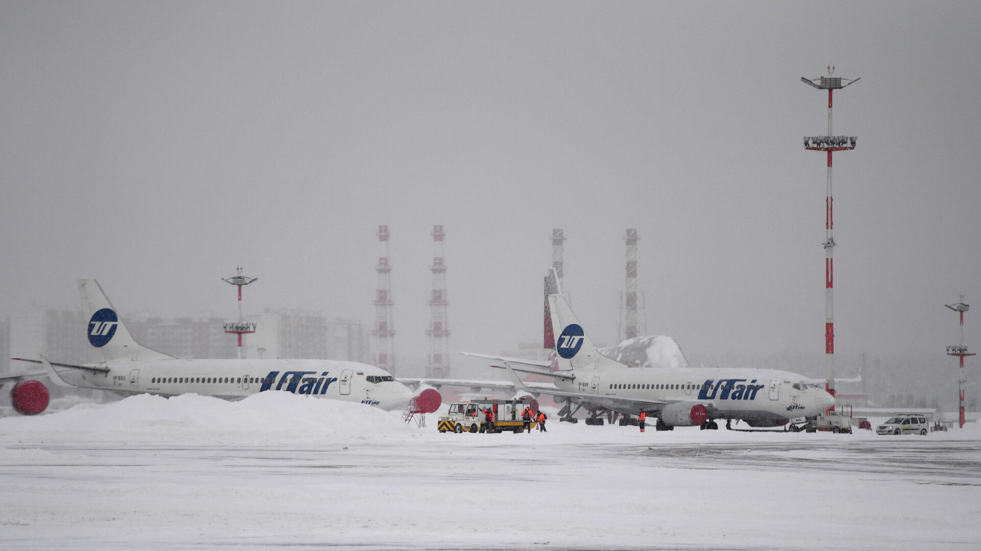 Самолеты авиакомпании Utair в аэропорту Внуково в Москве Самолеты авиакомпании Utair в аэропорту Внуково в Москве - РИА Новости, 1920, 10.02.2021
