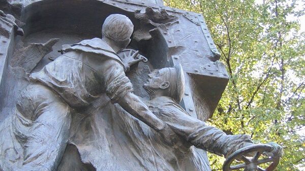 Памятник геройской гибели в бою Русско-японской войны миноносца Стерегущий, Санкт-Петербург