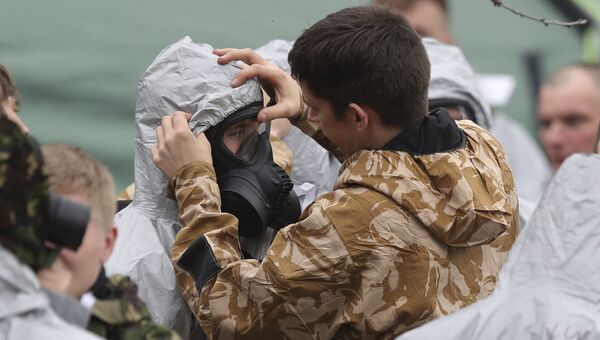 Военнослужащие во время следственных мероприятий по делу об отравлении экс-разведчика Скрипаля Военнослужащие во время следственных мероприятий по делу об отравлении экс-разведчика Скрипаля