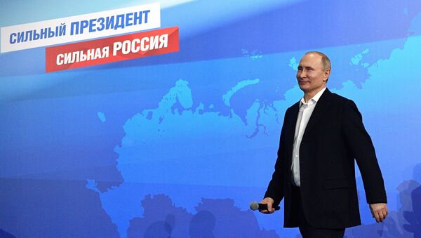 Президент РФ Владимир Путин во время посещения своего предвыборного штаба. 18 марта 2018 Президент РФ Владимир Путин во время посещения своего предвыборного штаба. 18 марта 2018