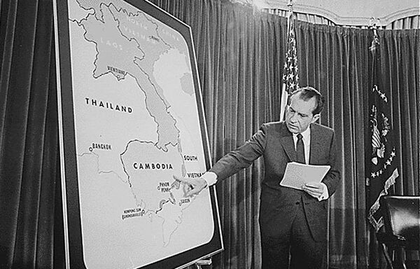 Президент США Ричард Никсон во время пресс-конференции в Вашингтоне. 30 апреля 1970 Президент США Ричард Никсон во время пресс-конференции в Вашингтоне. 30 апреля 1970