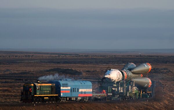 Вывоз ракеты-носителя Союз-ФГ c транспортным пилотируемым кораблем Союз МС-08 на стартовую площадку космодрома Байконур Вывоз ракеты-носителя Союз-ФГ c транспортным пилотируемым кораблем Союз МС-08 на стартовую площадку космодрома Байконур