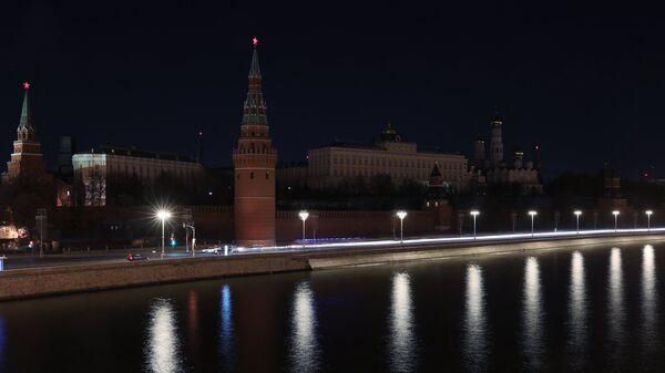 Московский Кремль после отключения подсветки в рамках экологической акции Час Земли