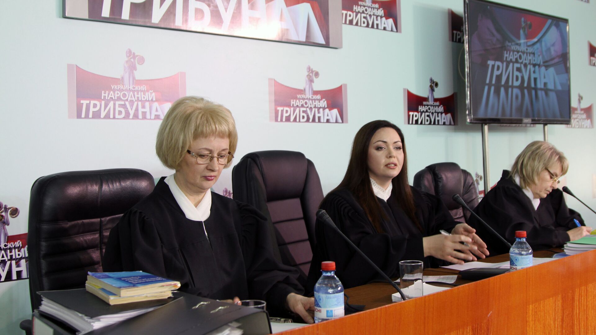Первое заседание народного трибунала над представителями украинских властей в Донецке Первое заседание народного трибунала над представителями украинских властей в Донецке - РИА Новости, 1920, 20.10.2020