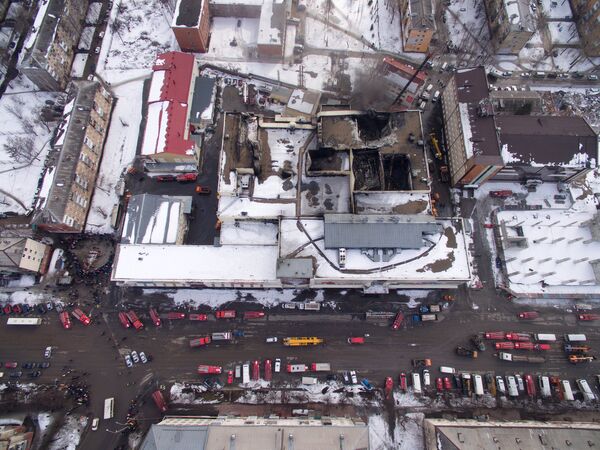 Здание торгового центра Зимняя вишня в Кемерово, где произошел пожар. 26 марта 2018 Здание торгового центра Зимняя вишня в Кемерово, где произошел пожар. 26 марта 2018
