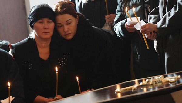 Горожане на панихиде в память о жертвах пожара в торгово-развлекательном центре «Зимняя вишня» в храме Святой Троицы в Кемерово Горожане на панихиде в память о жертвах пожара в торгово-развлекательном центре «Зимняя вишня» в храме Святой Троицы в Кемерово