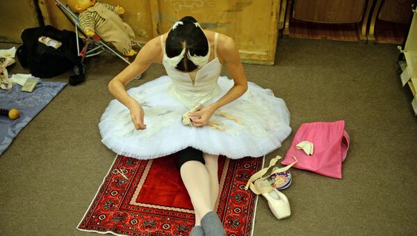 Балерина в гримерной Новосибирского оперного театра.
