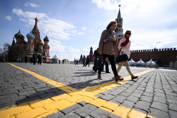 Туристы на Красной площади в Москве Туристы на Красной площади в Москве