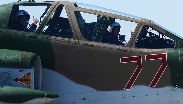 Штурмовик Су-25 на аэродроме Кубинка после репетиции воздушной части парада Победы Штурмовик Су-25 на аэродроме Кубинка после репетиции воздушной части парада Победы
