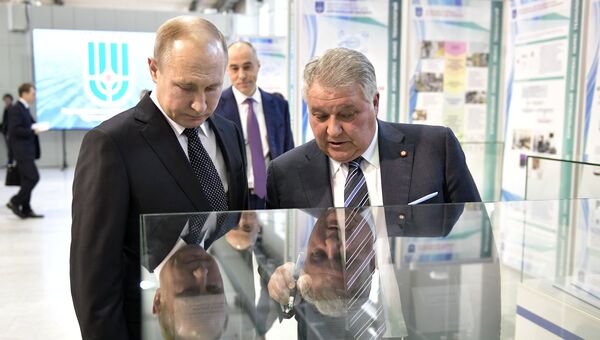 Президент РФ Владимир Путин и президент НИЦ Курчатовский институт Михаил Ковальчук во время встречи. 10 апреля 2018 Президент РФ Владимир Путин и президент НИЦ Курчатовский институт Михаил Ковальчук во время встречи. 10 апреля 2018