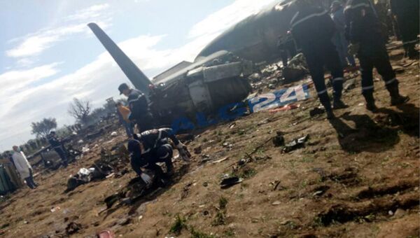 Место крушения алжирского военного самолета Ил-76 в Буфарике. 11 апреля 2018 Место крушения алжирского военного самолета Ил-76 в Буфарике. 11 апреля 2018