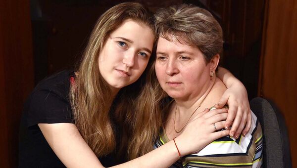 После больницы Полина совсем упала духом, перестала верить врачам, которые говорили ей, что спина стала ровнее и убеждали, что болей быть не должно После больницы Полина совсем упала духом, перестала верить врачам, которые говорили ей, что спина стала ровнее и убеждали, что болей быть не должно