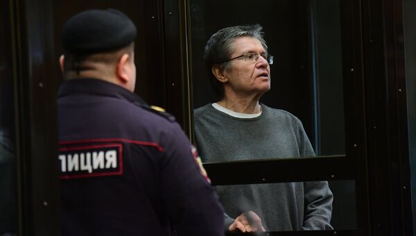 Экс-министр экономического развития РФ Алексей Улюкаев, в Московском городском суде во время рассмотрения жалобы на приговор. 12 апреля 2018 Экс-министр экономического развития РФ Алексей Улюкаев, в Московском городском суде во время рассмотрения жалобы на приговор. 12 апреля 2018