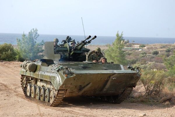 Боевая машина пехоты БМП-1П армии Греции, вооруженная 23-мм зенитной установкой ЗУ-23-2 Боевая машина пехоты БМП-1П армии Греции, вооруженная 23-мм зенитной установкой ЗУ-23-2