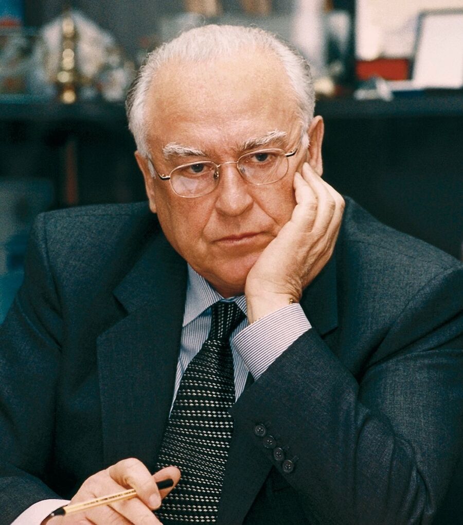 Виктор Черномырдин в 2003 году Виктор Черномырдин в 2003 году