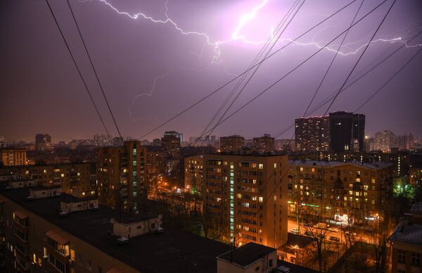 Весенняя гроза в Москве. 16 апреля 2018 Весенняя гроза в Москве. 16 апреля 2018