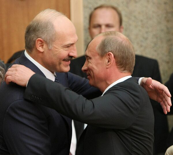 Президент Белоруссии Александр Лукашенко и премьер-министр России Владимир Путин Президент Белоруссии Александр Лукашенко и премьер-министр России Владимир Путин
