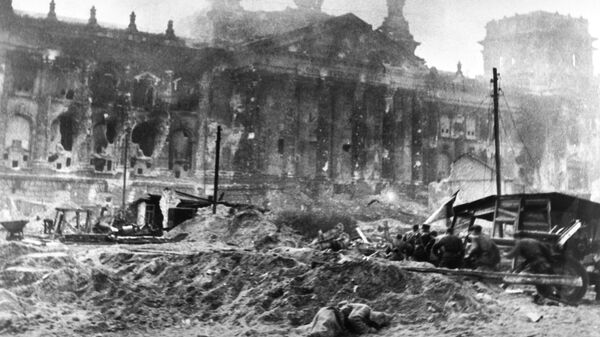 Бой за Рейхстаг. Великая Отечественная война 1941-1945 Бой за Рейхстаг. Великая Отечественная война 1941-1945