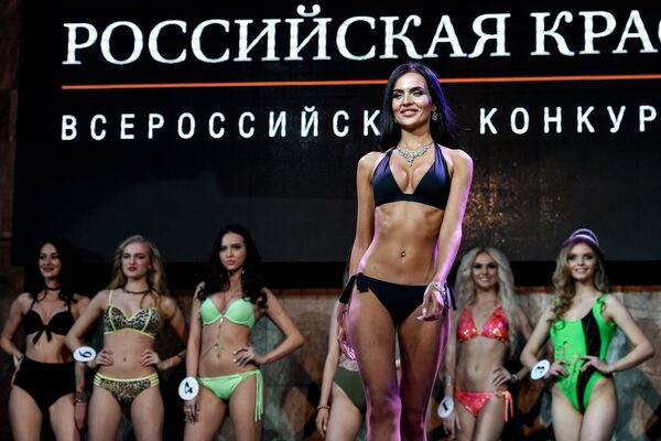 Участницы конкурса красоты «Российская красавица — 2018» во время соревнований в отеле Корстон в Москве Участницы конкурса красоты «Российская красавица — 2018» во время соревнований в отеле Корстон в Москве