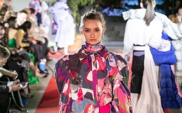 Fashion-шоу фонда Русский Силуэт в галерее искусств Зураба Церетели в рамках 40-го ММКФ Fashion-шоу фонда Русский Силуэт в галерее искусств Зураба Церетели в рамках 40-го ММКФ