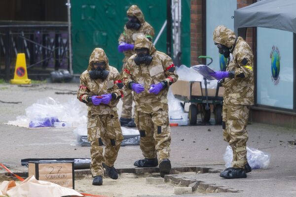 Очистка связанных с отравлением Сергея Скрипаля и его дочери мест в Солсбери. 25 апреля 2018 Очистка связанных с отравлением Сергея Скрипаля и его дочери мест в Солсбери. 25 апреля 2018