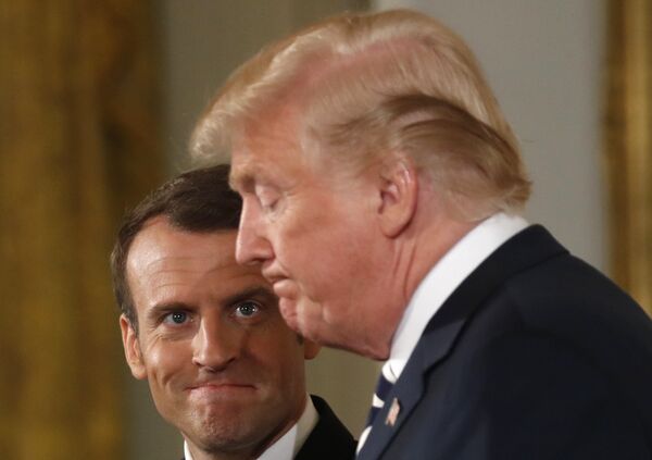Президент Франции Эммануэль Макрон и президент США Дональд Трамп во время встречи в Белом доме, США. 24 апреля 2018 Президент Франции Эммануэль Макрон и президент США Дональд Трамп во время встречи в Белом доме, США. 24 апреля 2018