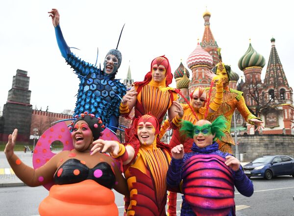 Артисты Cirque du Soleil открыли летний сезон в парке Зарядье Артисты Cirque du Soleil открыли летний сезон в парке Зарядье