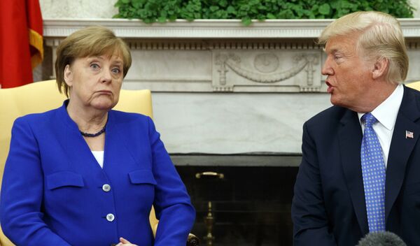 Президент США Дональд Трамп и канцлер Германии Ангела Меркель во время встречи в Вашингтоне. 27 апреля 2018 Президент США Дональд Трамп и канцлер Германии Ангела Меркель во время встречи в Вашингтоне. 27 апреля 2018