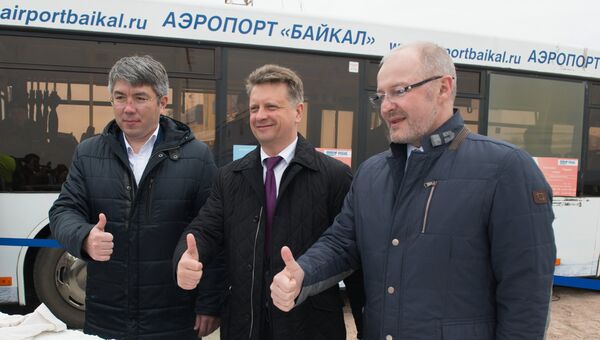 Глава Бурятии Алексей Цыденов, министр транспорта РФ Максим Соколов и председатель совета директоров компании АЕОН Роман Троценко на церемонии закладки первого камня в основание нового терминала аэропорта Байкал Глава Бурятии Алексей Цыденов, министр транспорта РФ Максим Соколов и председатель совета директоров компании АЕОН Роман Троценко на церемонии закладки первого камня в основание нового терминала аэропорта Байкал